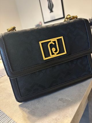 Borsa Liu Jo tracolla nera con logo oro