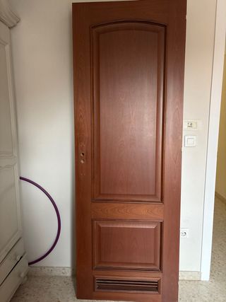 Puerta interior de madera
