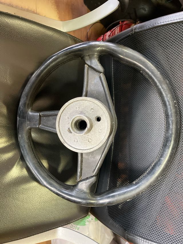 Volante Momo con piña Audi 80/90/100/Coupe