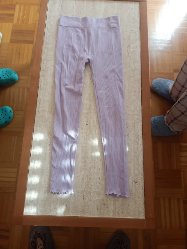 Mallas deportivas moradas acanaladas