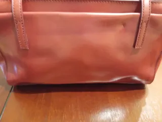 Bolso de hombro rojo