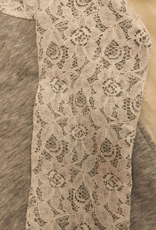 Sudadera Bershka gris con encaje