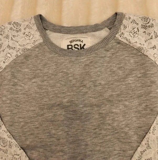 Sudadera Bershka gris con encaje