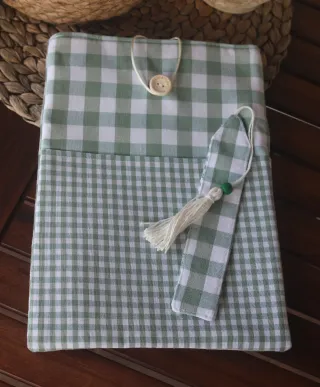 Funda para libro a cuadros Vichy.