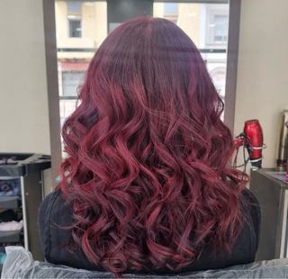 Hacemos trenzas peinados maquillaje tintes y corte