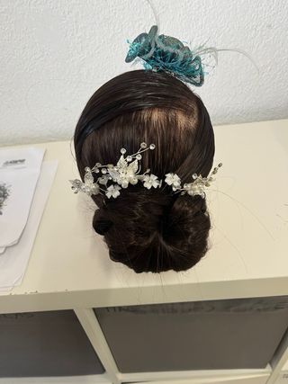 Hacemos trenzas peinados maquillaje tintes y corte