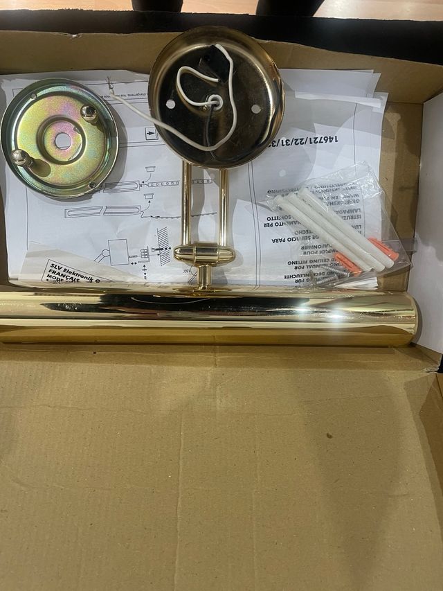 Aplique de pared para cuadro dorado