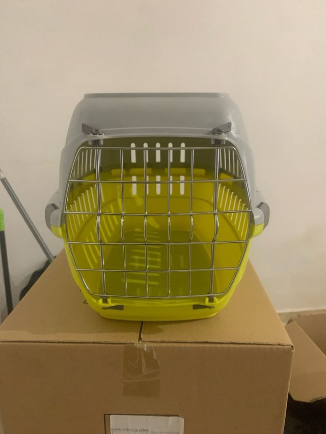 Transportín gato gris y verde.15