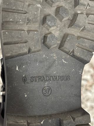 Stivali Stradivarius neri con borchie