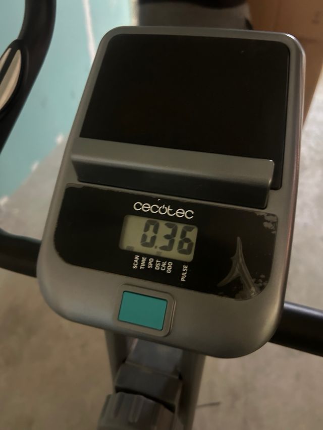Bicicleta Estática Cecotec NEO - Para Reparar