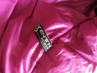 Plumas ligero de mujer negro y morado