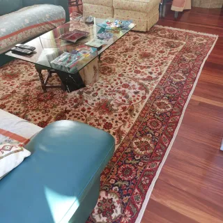 Alfombra de lana beige y roja