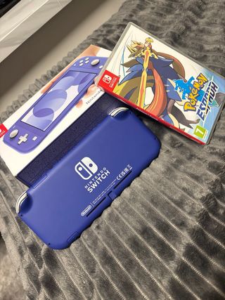 Nintendo Switch Lite Blu + Pokémon Spada