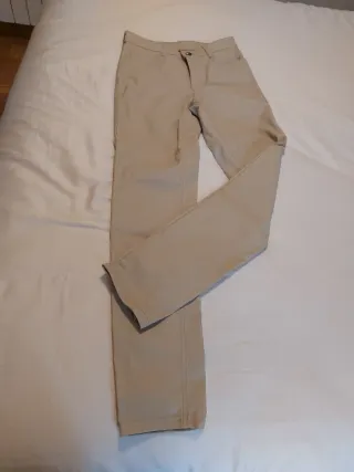 Pantalón imitación cuero beige