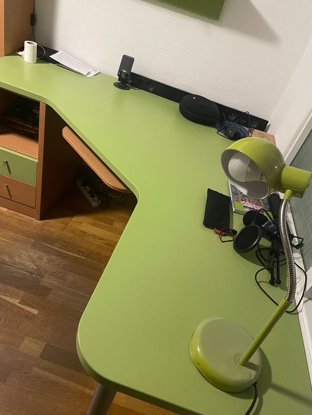 Escritorio esquina verde grande. solo el tablero