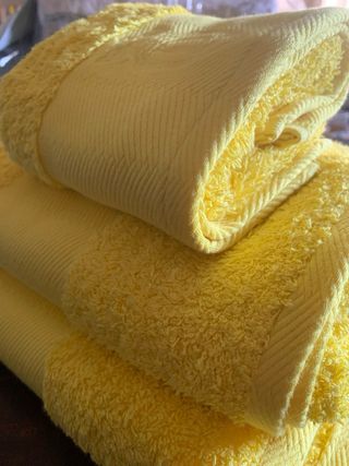 Conjunto de toalhas de banho amarelas