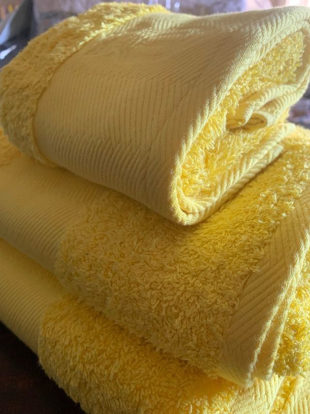Conjunto de toalhas de banho amarelas