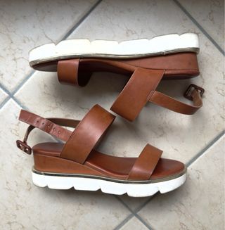 Italian double band biscuit/tan sandals