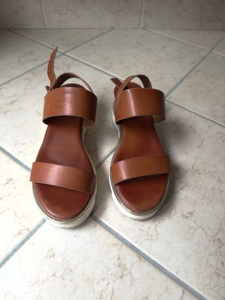 Italian double band biscuit/tan sandals