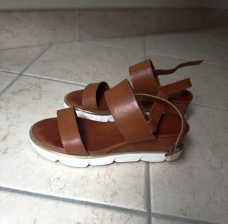 Italian double band biscuit/tan sandals