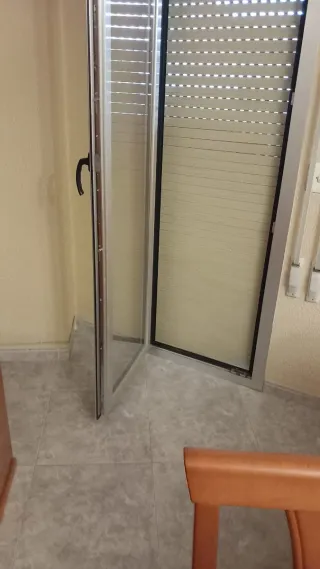 Puerta y ventanas aluminio buen estado