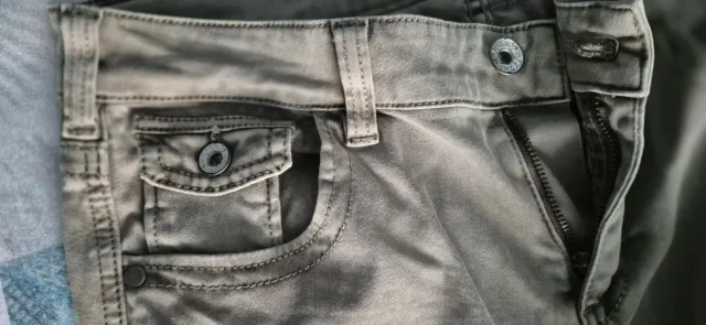 Pantalón Cortefiel beige nuevo