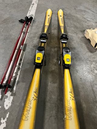 Esquís Rossignol 1,70m con Botas y Bastones