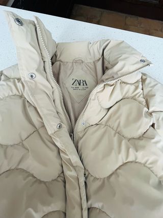 Cazadora acolchada Zara beige