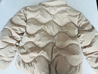 Cazadora acolchada Zara beige