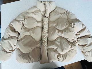 Cazadora acolchada Zara beige
