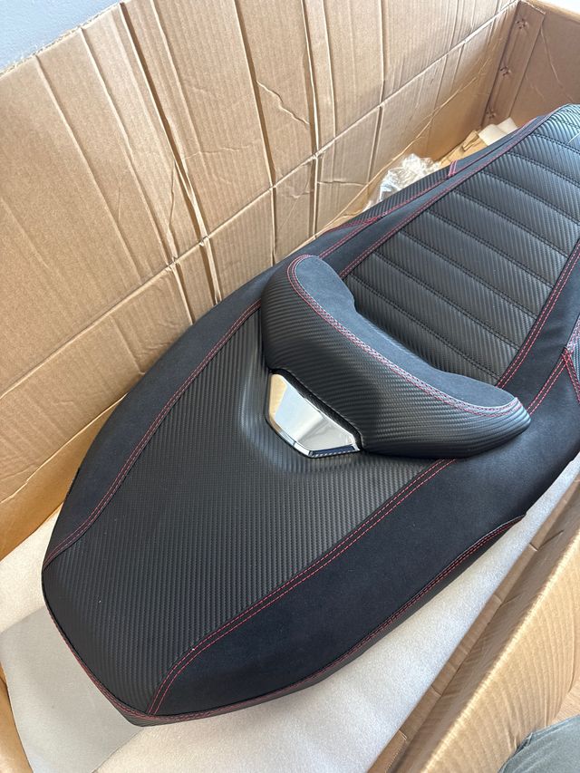 Fondello Sedile Moto in Carbonio Rosso