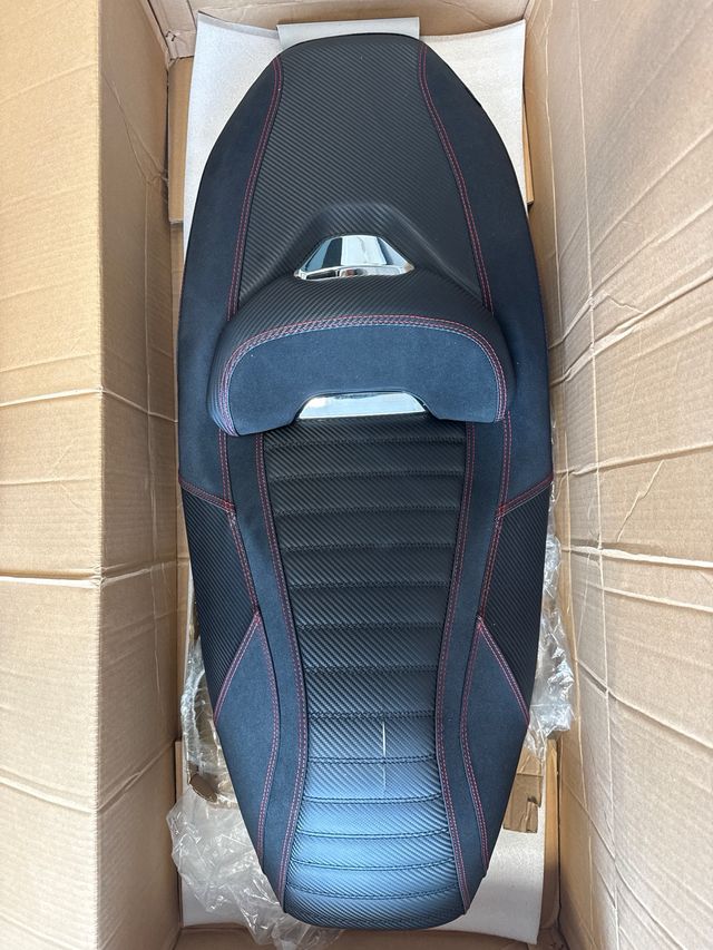 Fondello Sedile Moto in Carbonio Rosso