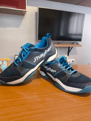 Zapatillas pádel J'hayber.
