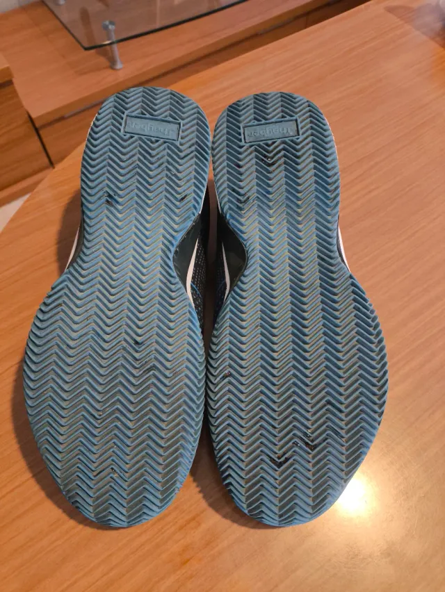 Zapatillas pádel J'hayber.