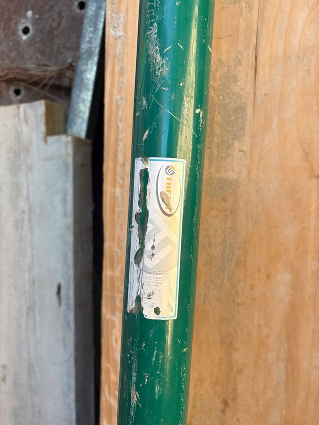 Puntal de obra metálico