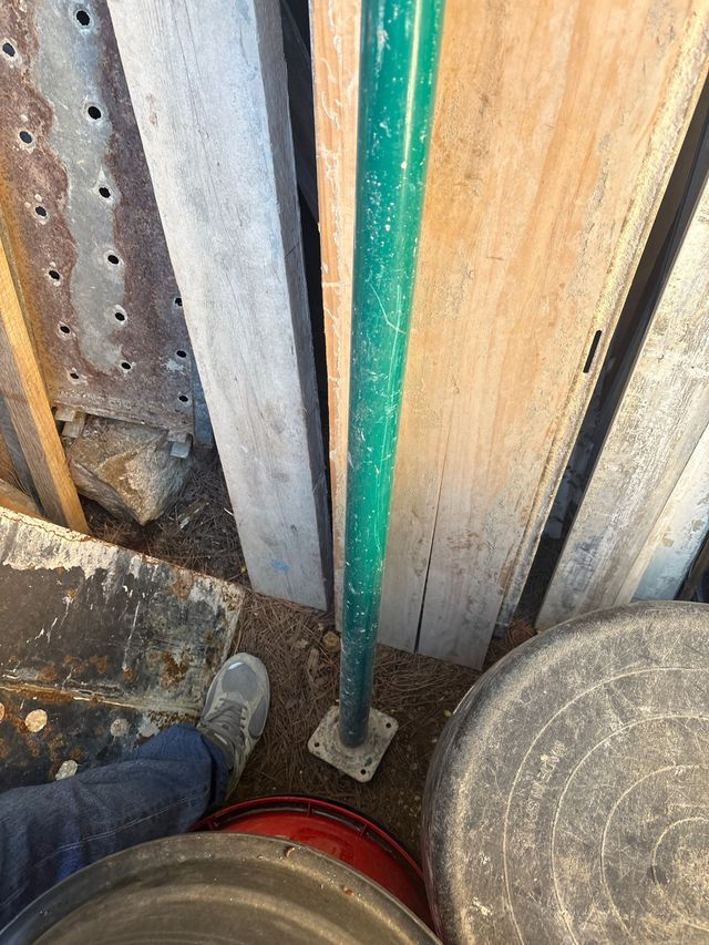 Puntal de obra metálico