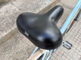 Bicicleta urbana color azul claro