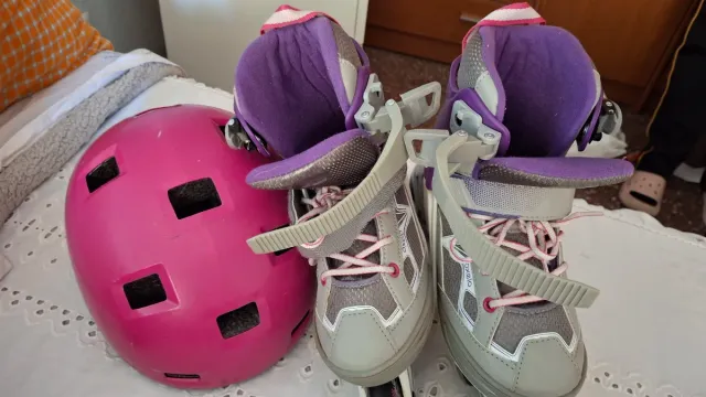 Patines en línea y casco rosa marca oxelo