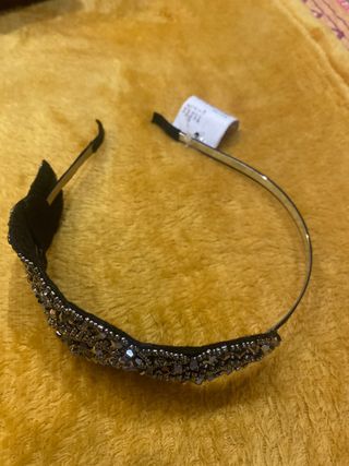 Diadema fiesta pedrería negra y plateada