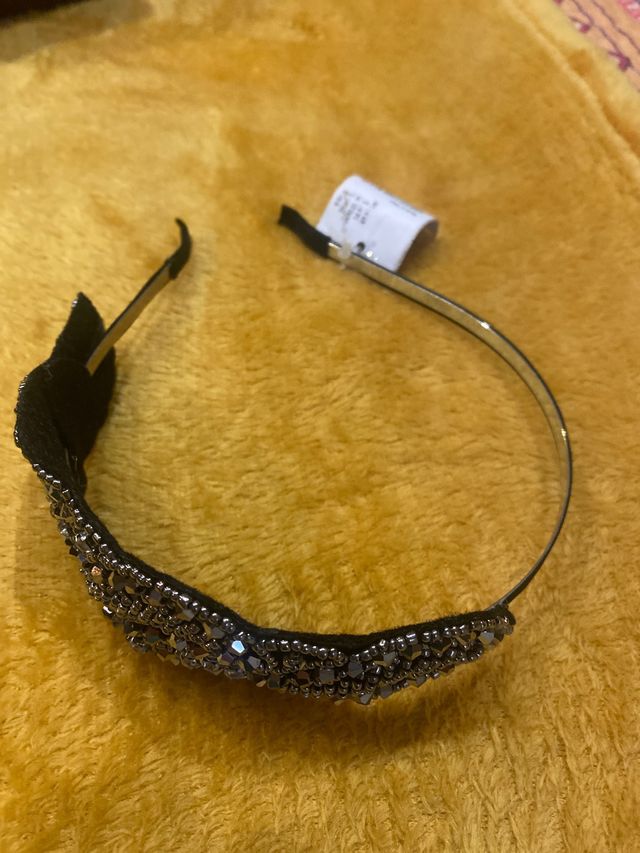 Diadema fiesta pedrería negra y plateada