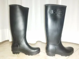 Stivali donna neri in gomma n. 37