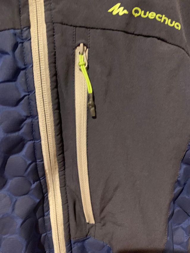 Chaqueta deportiva Quechua con capucha