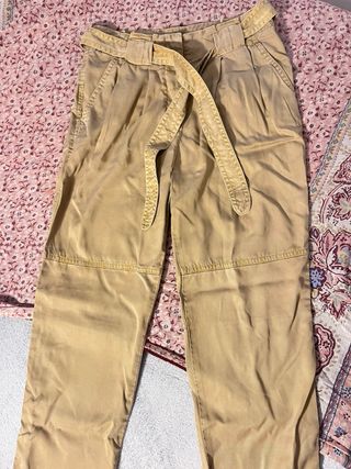 Pantalón Mango beige tostado con cinturón