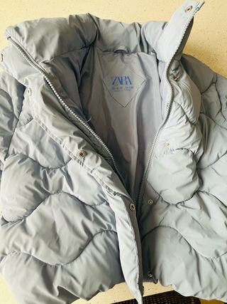 Cazadora acolchada Zara azul celeste