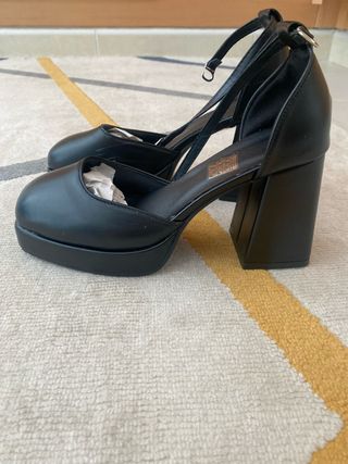 Zapatos de fiesta negros con plataforma