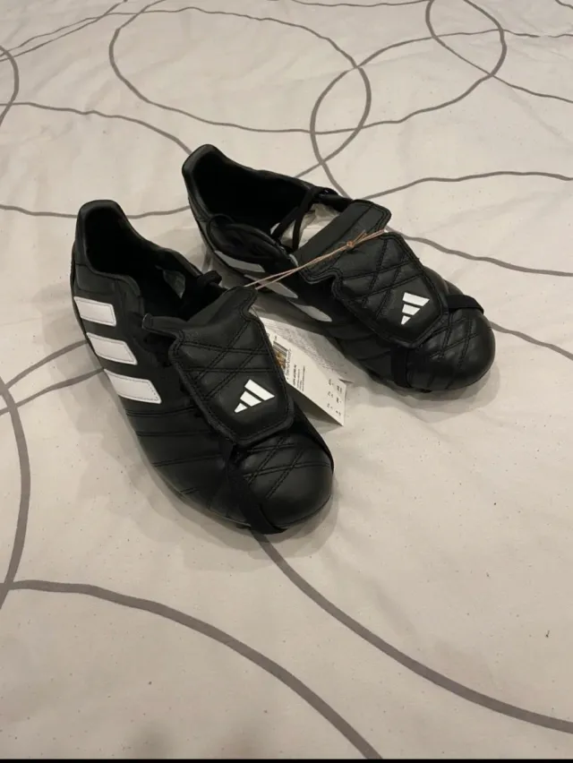 Botas de fútbol Adidas negras