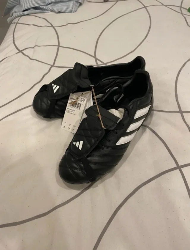 Botas de fútbol Adidas negras
