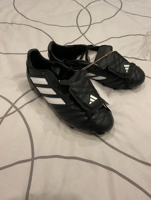 Botas de fútbol Adidas negras