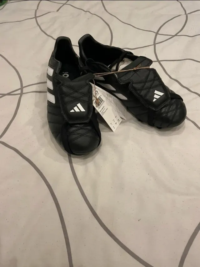 Botas de fútbol Adidas negras