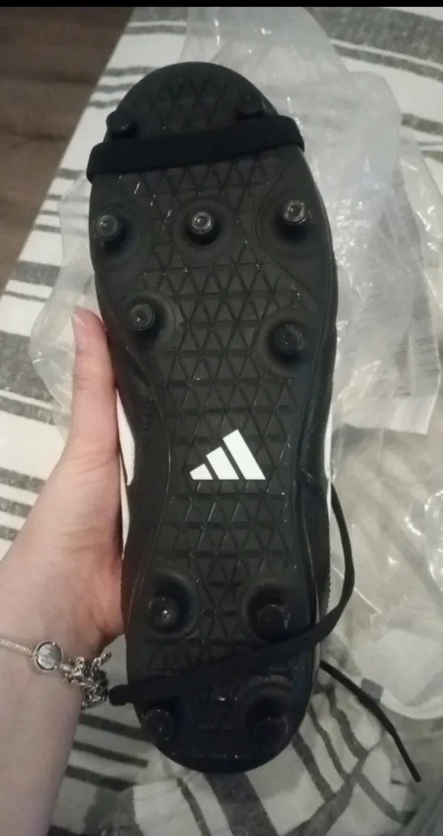 Botas de fútbol Adidas negras